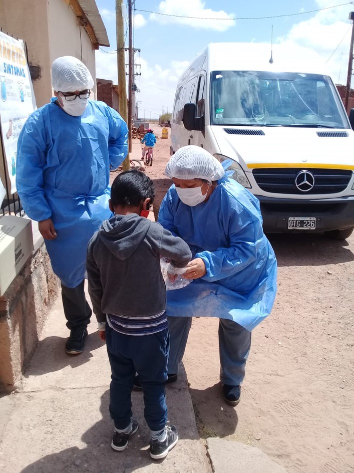 與當(dāng)?shù)蒯t(yī)院合作，開展健康預(yù)防檢測